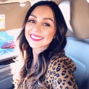 Meet your Posher, Yesenia